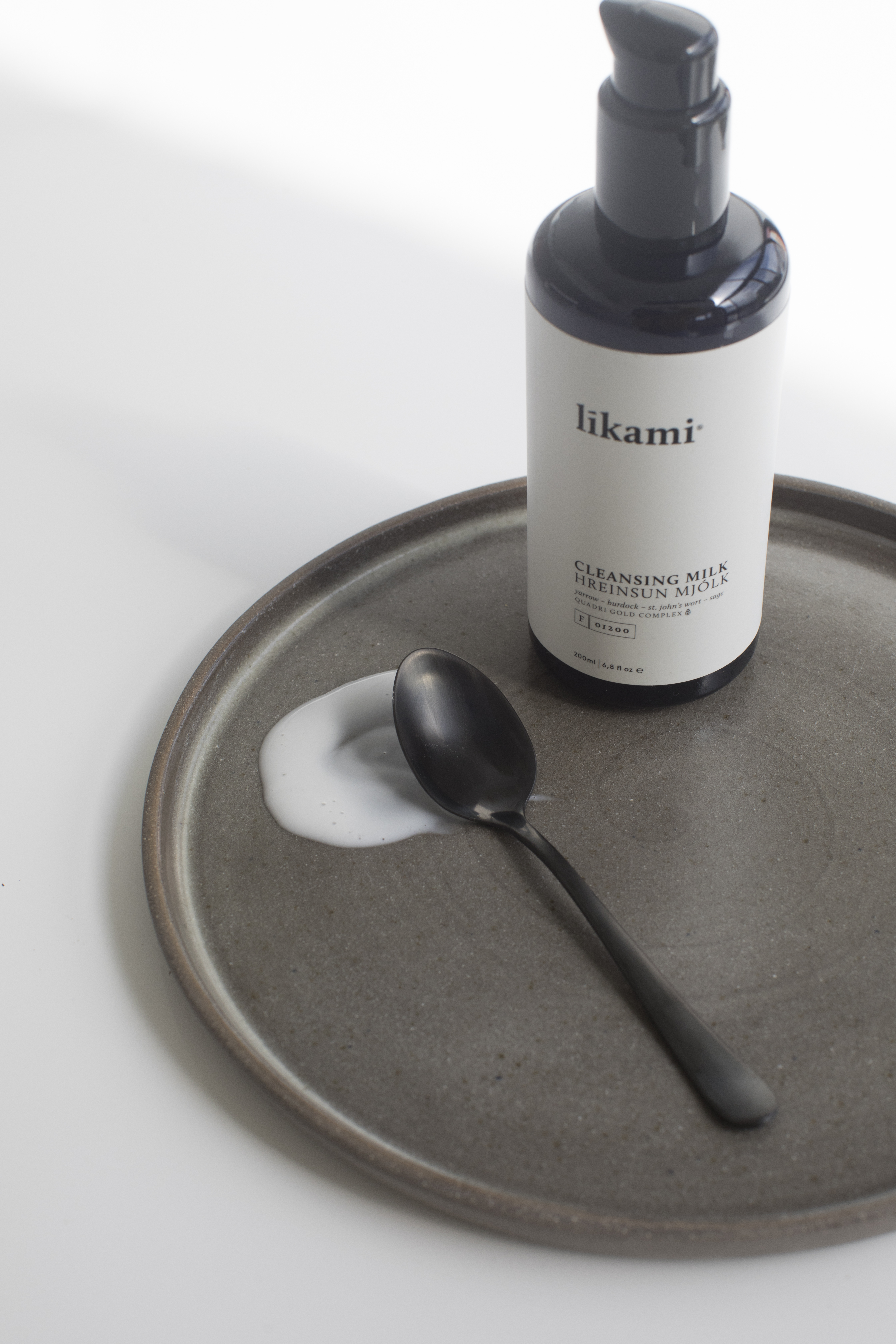 Likami-Cleansing Milk